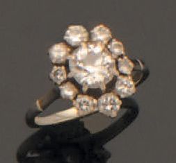 null Bague en or gris 18K (750/°°) ornée d'un diamant taille ancienne calibrant 1...