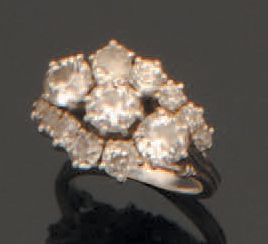 null Bague croisée en or gris 18K (750/°°) et platine (850/°°) ornée d'un diamant...