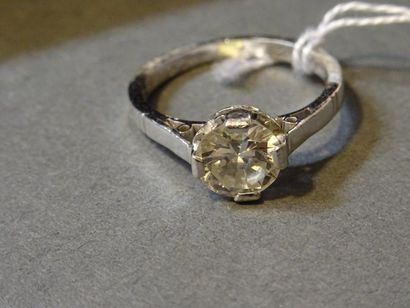 null Bague solitaire en or gris 18K (750/°°) et platine (850/°°) sertie d'un diamant...