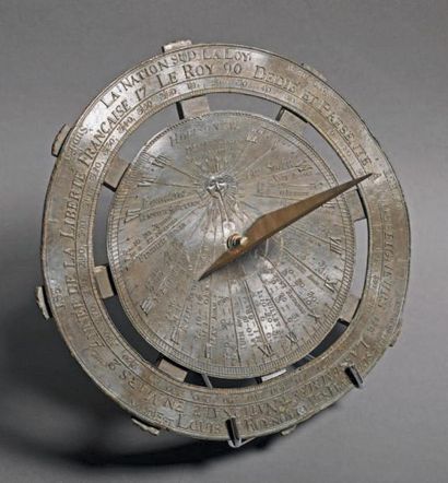 null Cadran solaire en étain
Signé PELLIER à Paris
XVIIIe siècle
D. 23,5 cm