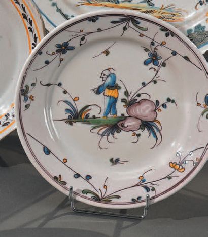 LA TRONCHE Assiette en faïence à décor d'un chinois
XVIIIe siècle
D. 21 cm MFV