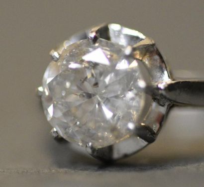 Bijoux - Joaillerie Bague solitaire en or gris 18K (750/°°) centrée d'un diamant...