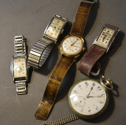 Bijoux - Joaillerie Lot de cinq montres composé de : 
- LIP 
Montre de gousset en...