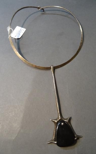 Bijoux - Joaillerie CHRISTOFLE Collier ras de cou en argent rigide orné d'une obsidienne...