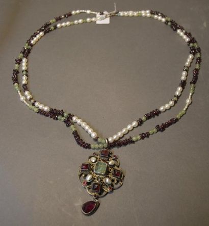 Bijoux - Joaillerie Collier de perles d'eau douce alternées de perles de grenat et...