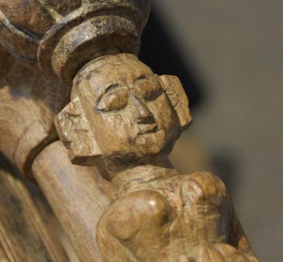 Art populaire et Objets de curiosité "Poignée mobile?" en bois sculptée d'une femme...