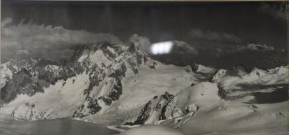 PHOTOGRAPHIE Roland GAY-COUTTET (1925-2002) Panoramique de la chaîne des Alpes Tirage...