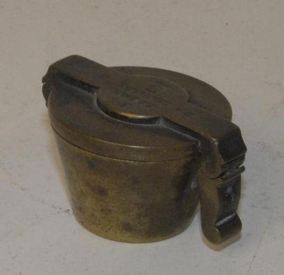 null Pile de poids en bronze Chambéry, 1810? H. 4 cm Manque