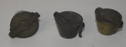 null Trois piles de poids en bronze de 500 grammes XIXe siècle H. 4 cm Manques