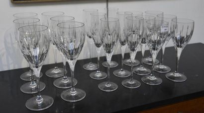 null SEVRES Dix-huit verres en cristal: six verres à vin, six verres à eau, six ...