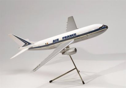 null AIRBUS A 300 B, 1974 Maquette d'agence de voyages aux couleurs de la Compagnie...