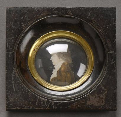 null Portrait d'homme, vu de profil. Miniature sur ivoire XIXe siècle D. 5,5 cm Spécimen...