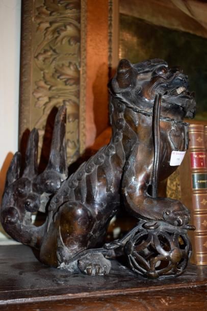 null Deux statuettes de chien de Fô en bronze patiné
Anciennement au gaz
H. 32 c...