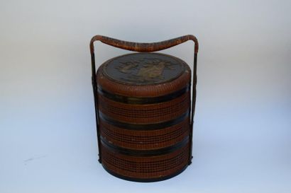 null Panier à pique-nique cylindrique en osier tressé à trois casiers
Japon, XIXe...