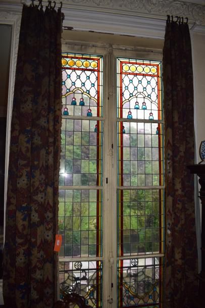 null Trois paires de rideaux ornés de motifs floraux géométriques
H. 313 cm - L....