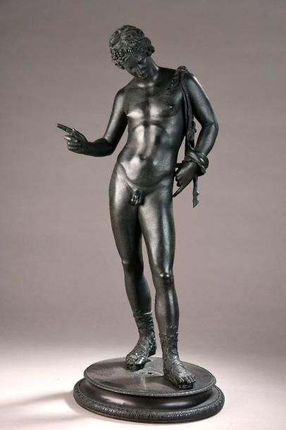 ÉCOLE NAPOLITAINE DU DÉBUT DU XXE SIÈCLE Narcisse
Statuette en métal patiné
H. 60...