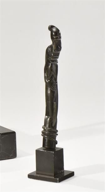 null Louis MARCOUSSIS (1883-1941)

Personnage, 1914

Epreuve en bronze à patine brune...