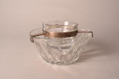 null *BACCARAT

Coupe à caviar en cristal monté en métal argenté

D. 17 cm - H. 13...