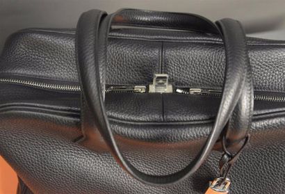 null HERMES Paris made in France. Sac fourre tout Victoria en taurillon clémence...