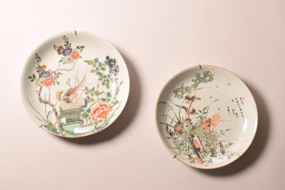 null CHINE Plat rond aux émaux de la famille verte à décor en plein d'un fau-huang...