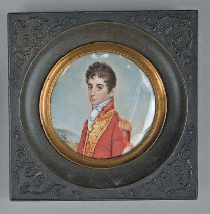 ECOLE ANGLAISE DU XIXe SIÈCLE 
Portrait de jeune homme en uniforme de la Garde Royale...
