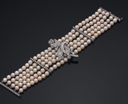 null Bracelet cinq rangs de vingt-huit perles de culture choker chacun, orné d'intercalaires...