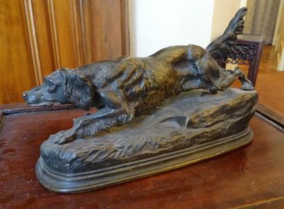 null Jules MOIGNIEZ (1835-1894) Chien de chasse Epreuve en bronze signée H. 17 cm...