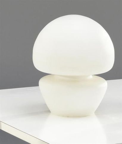 null Travail des années 1970 Lampe en forme de champignon en albâtre H. 30 cm 