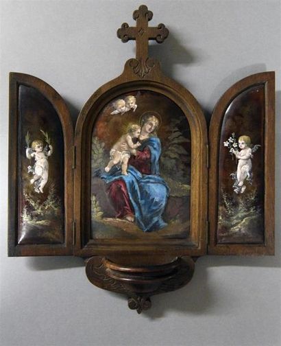 null G. COBLENTZ Bénitier triptyque orné de plaques émaillées à décor d'une Vierge...