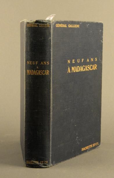 GALLIENI (Général) NEUF ANS A MADAGASCAR.
PARIS, HACHETTE, 1908. Un volume, grand...