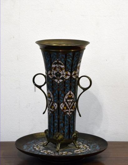 OBJETS D'ART Ferdinand BARBEDIENNE (1810-1892)
Vase en bronze et émail cloisonné...