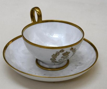 Céramique - Faïence - Porcelaine SEVRES Tasse à chocolat en porcelaine blanc et or...