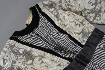 Archives textiles - Etoffes - Papiers peints Robe élégante, vers 1910, en sergé de...