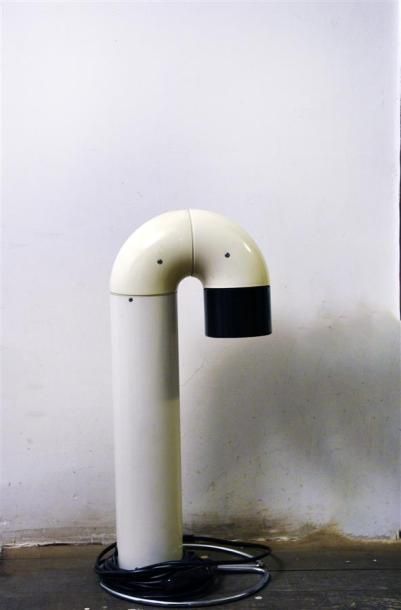 DESIGN Travail des années 1970 Lampe tube en ABS crème, le réflecteur pivotant, base...