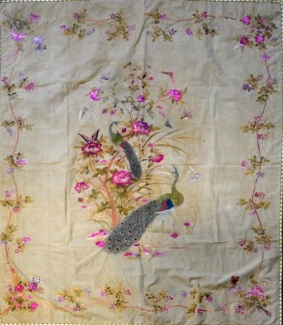 Archives textiles - Etoffes - Papiers peints Tenture brodée, Indochine, début du...