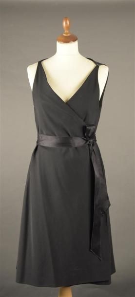 Luxe - Vintage YVES SAINT LAURENT rive gauche. Robe en gabardine de laine noire,...