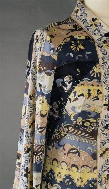Luxe - Vintage Emilio PUCCI. Robe en jersey de soie imprimé à motif de coqs et feuillages...