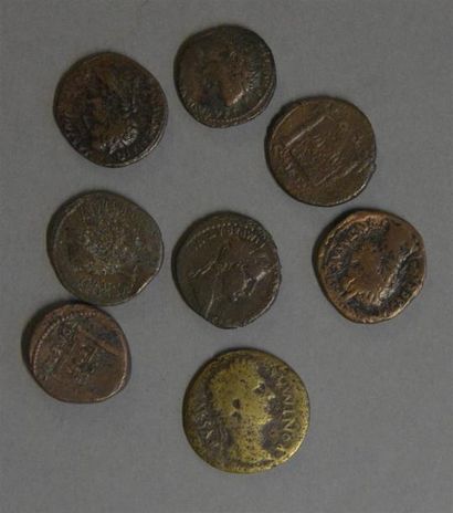 Monnaies - Médailles - Sceaux Lyon, Auguste, Tibère et Claude, lot de 8 as à l'autel...