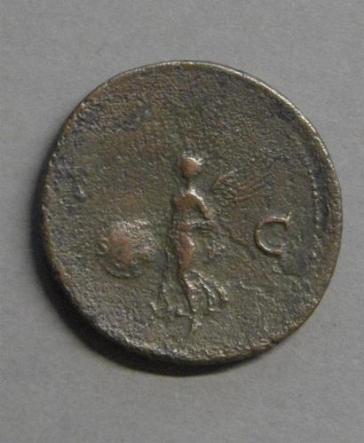 Monnaies - Médailles - Sceaux Néron, As frappé à Lyon. Revers, la victoire, C 302,...