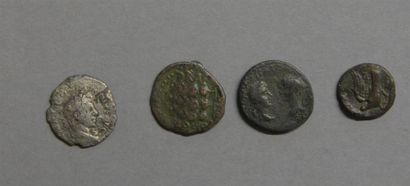 Monnaies - Médailles - Sceaux Lot de 4 monnaies romaines B