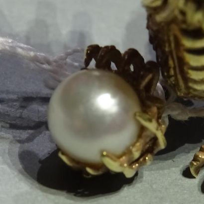 null Dragon asiatique en or jaune 14k (585/°°) ciselé orné d'une perle de culture
Poids...