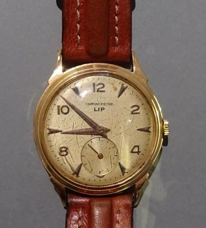 LIP Montre d'homme en or jaune 18K (750/°°), cadran à fond crème (piqûres), chiffres...