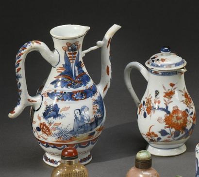 Art d'Asie CHINE - Epoque KANGXI (1662 - 1722)
Deux verseuses en porcelaine à décor...