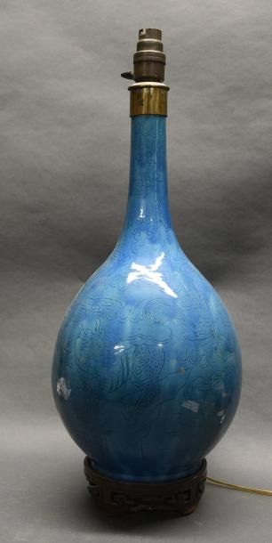 Art d'Asie CHINE - Epoque KANGXI (1662 - 1722)
Vase bouteille en porcelaine à décor...