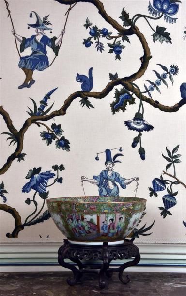 Art d'Asie CHINE, Canton - Fin du XIXe siècle Bol à punch en porcelaine à décor en...