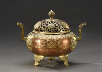 Art d'Asie JAPON - Epoque EDO (1603 - 1868) Brûle-parfum tripode en cuivre doré à...