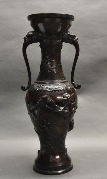 Art d'Asie JAPON - Epoque MEIJI (1868 - 1912) Vase de forme balustre à col légèrement...
