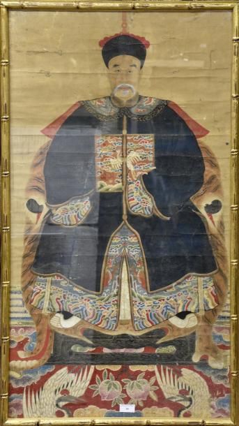 Art d'Asie CHINE - Vers 1900 Encre et couleurs sur papier, portrait d'ancêtre assis...