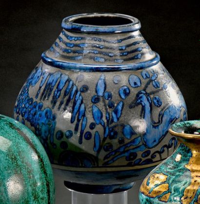 PRIMAVERA (Atelier d'art du Printemps Inspirations persanes
Important vase piriforme...