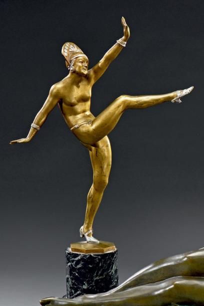 J. P. MORANTE (XXe siècle) Danseuse
Sculpture.
Épreuve en bronze à double patine,...